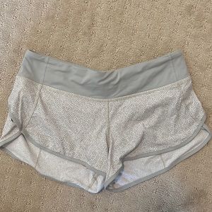 Lululemon speed up 2.5 inch shorts